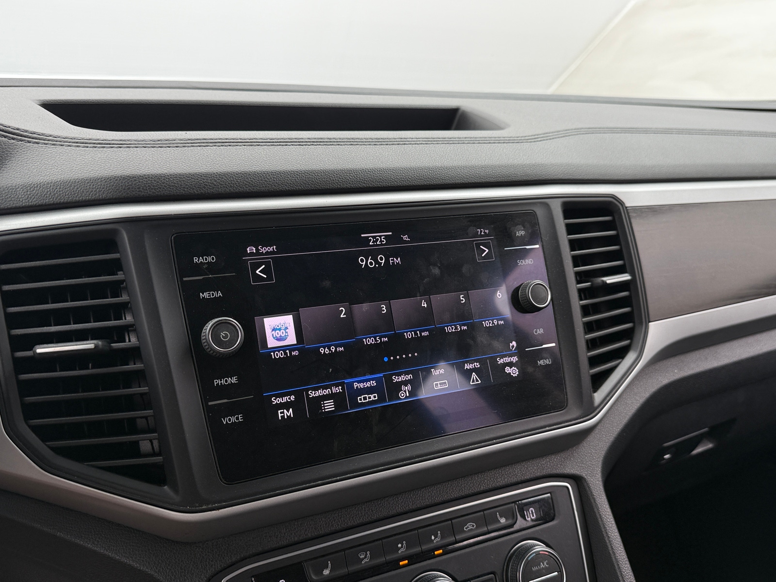 Thumbnail: 2021 Volkswagen Atlas - 3