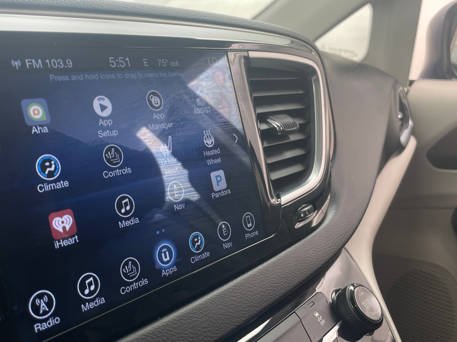 Thumbnail: 2017 Chrysler Pacifica - 3