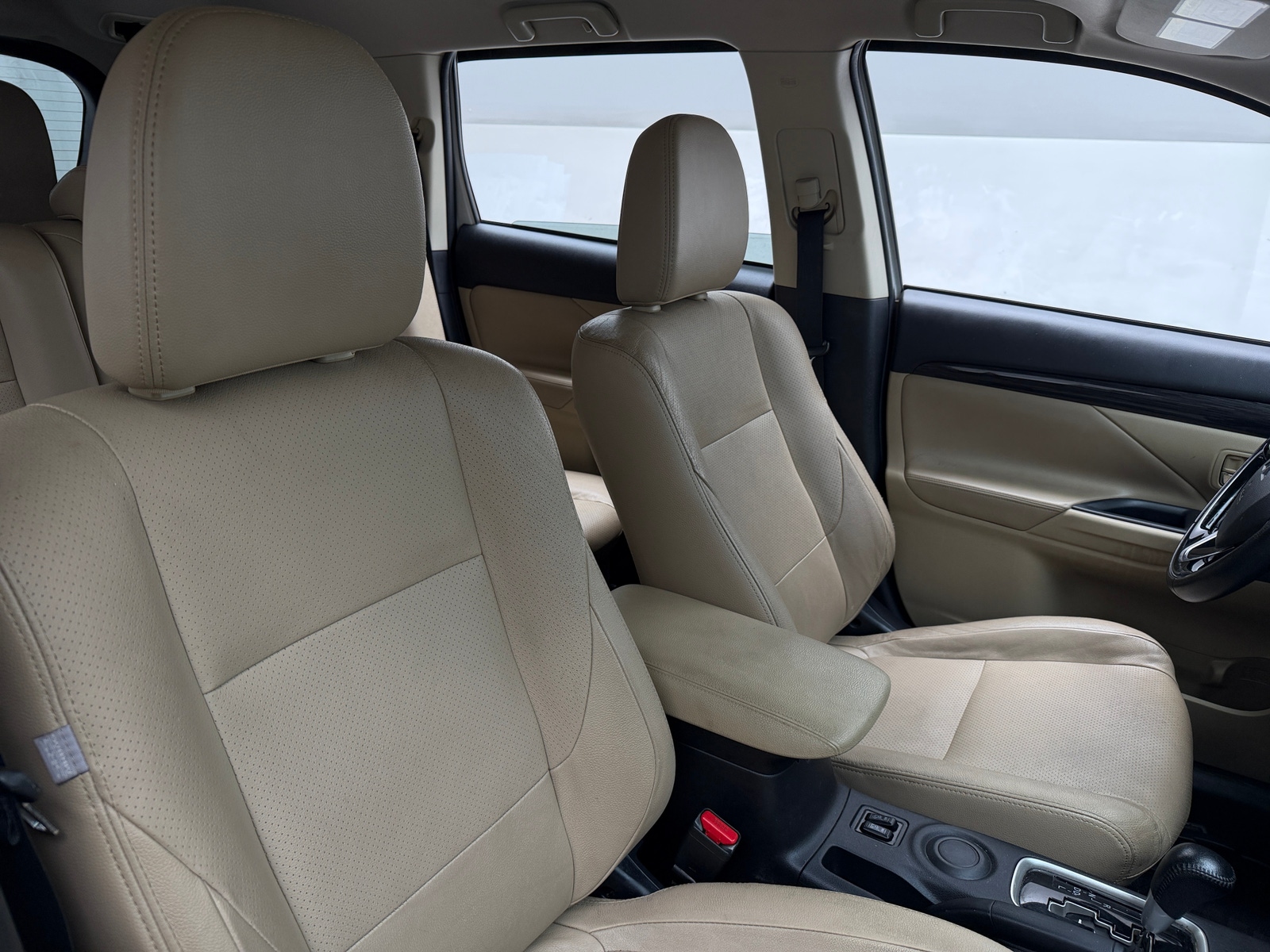 Thumbnail: 2016 Mitsubishi Outlander - 2