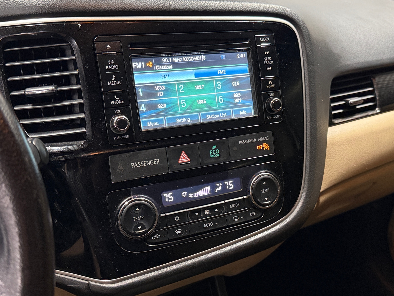 Thumbnail: 2016 Mitsubishi Outlander - 4