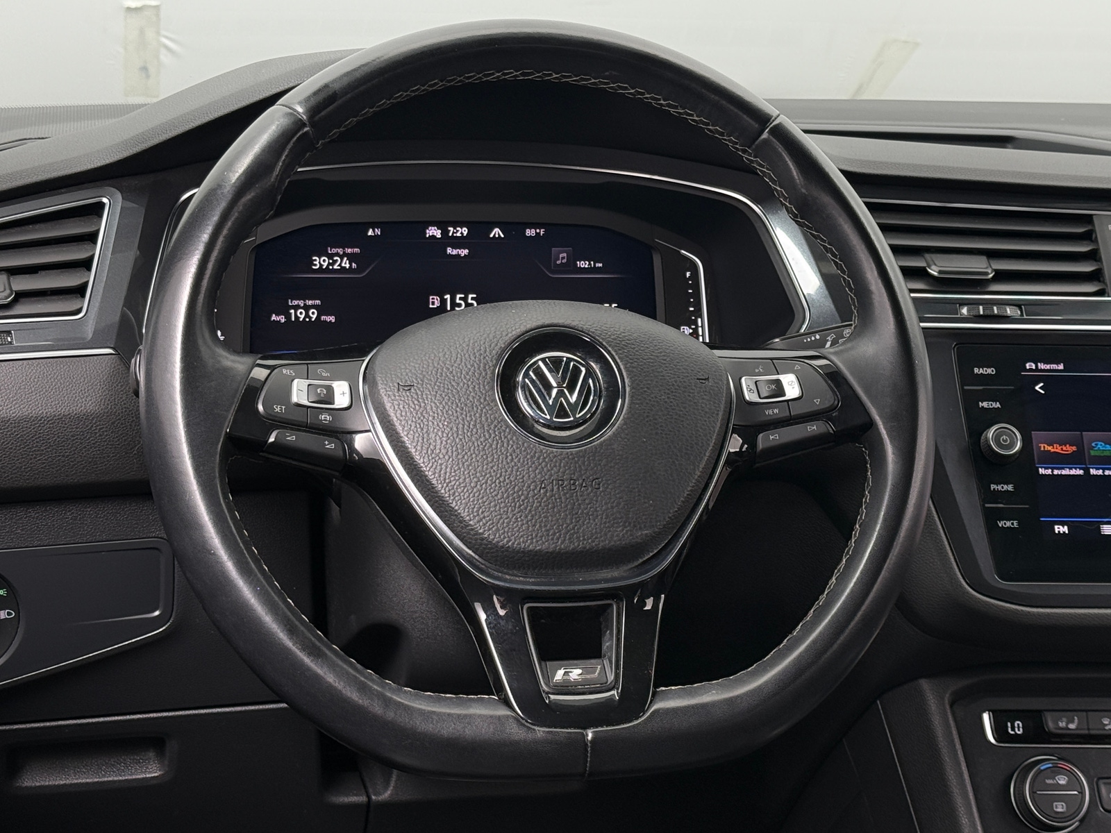 Thumbnail: 2021 Volkswagen Tiguan - 4