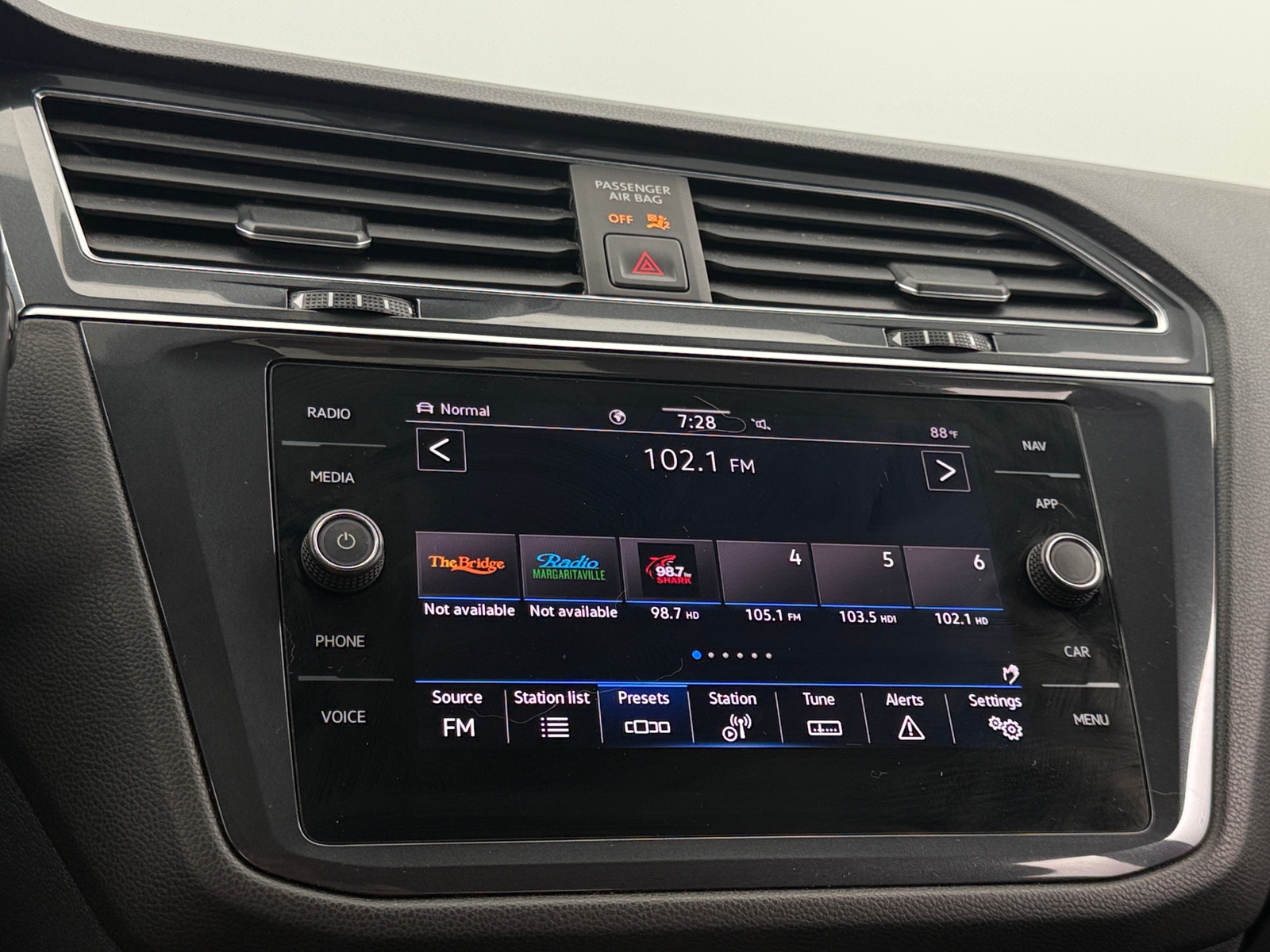 Thumbnail: 2021 Volkswagen Tiguan - 3