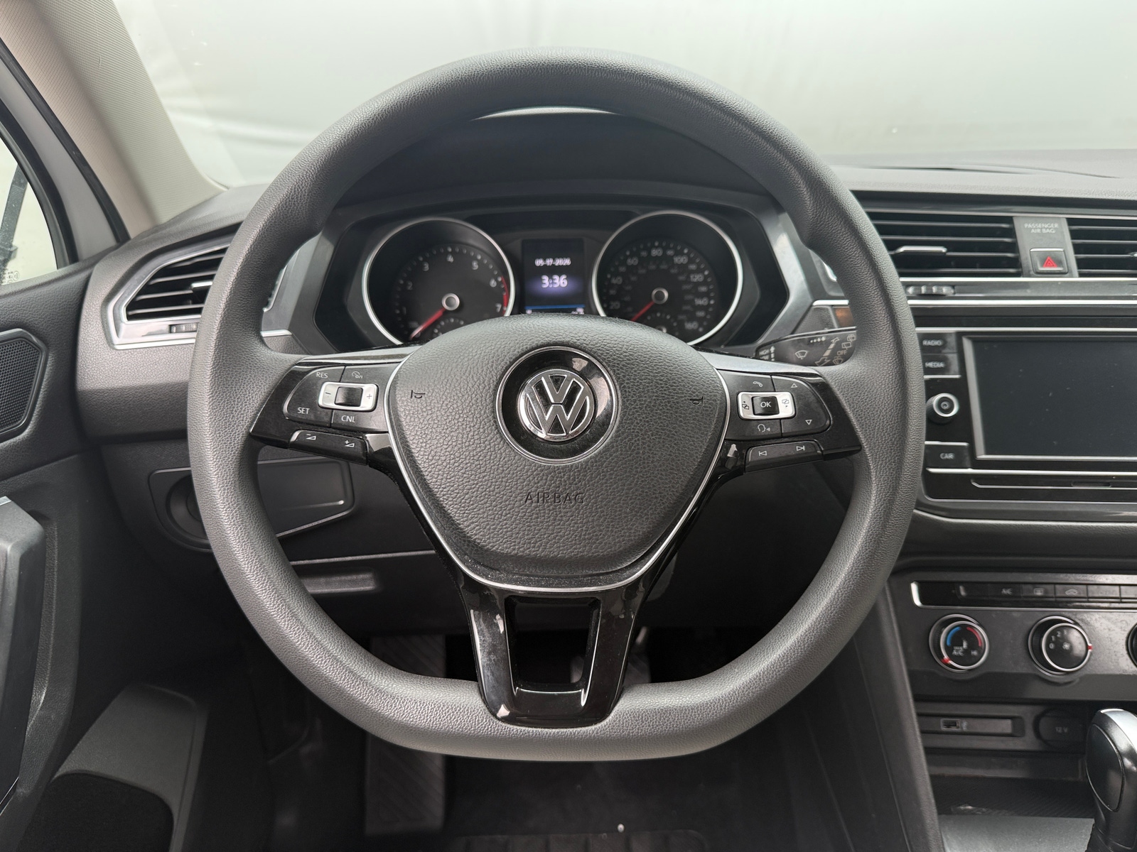 Thumbnail: 2018 Volkswagen Tiguan - 5