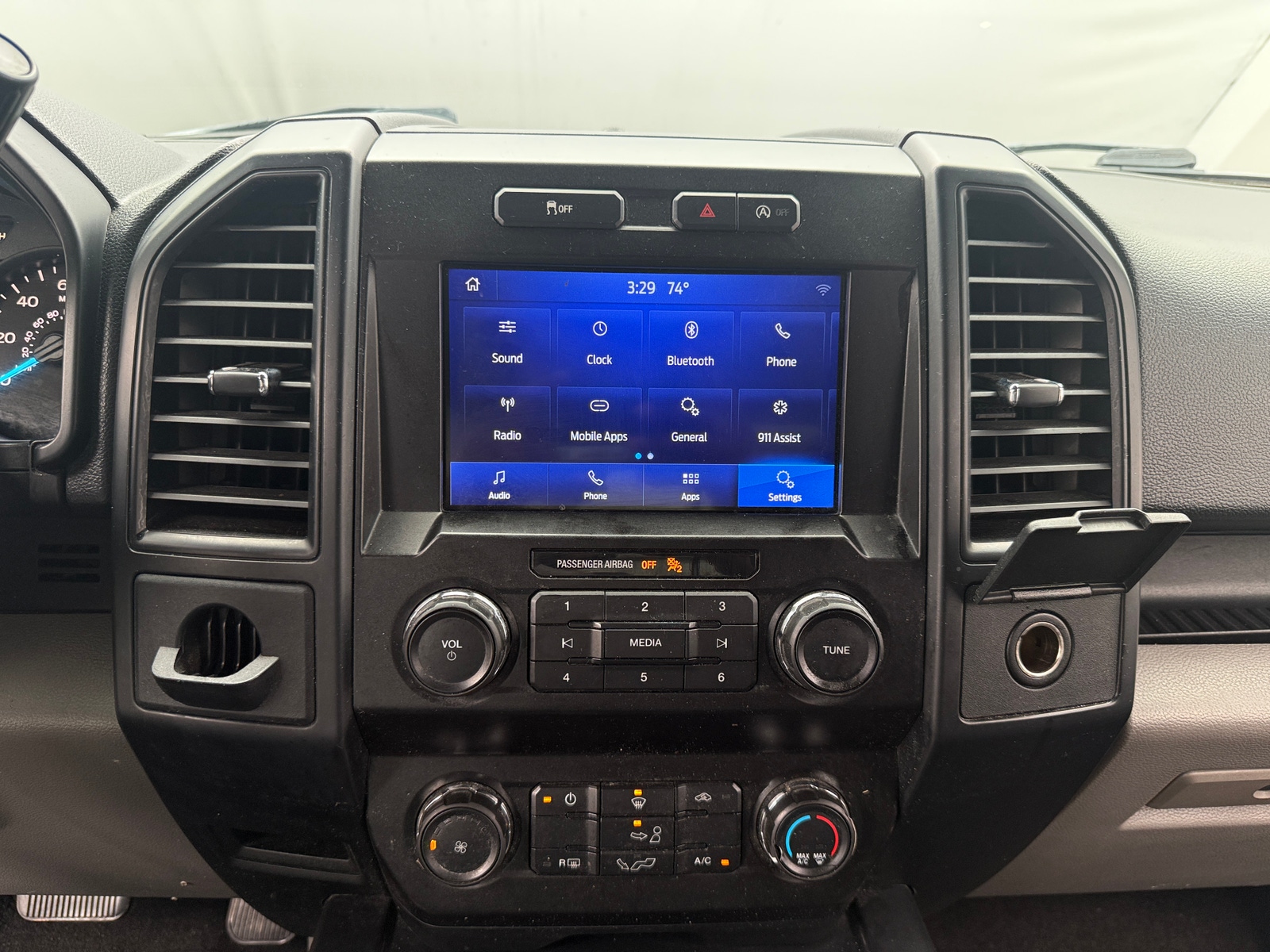 Thumbnail: 2019 Ford Econoline - 4
