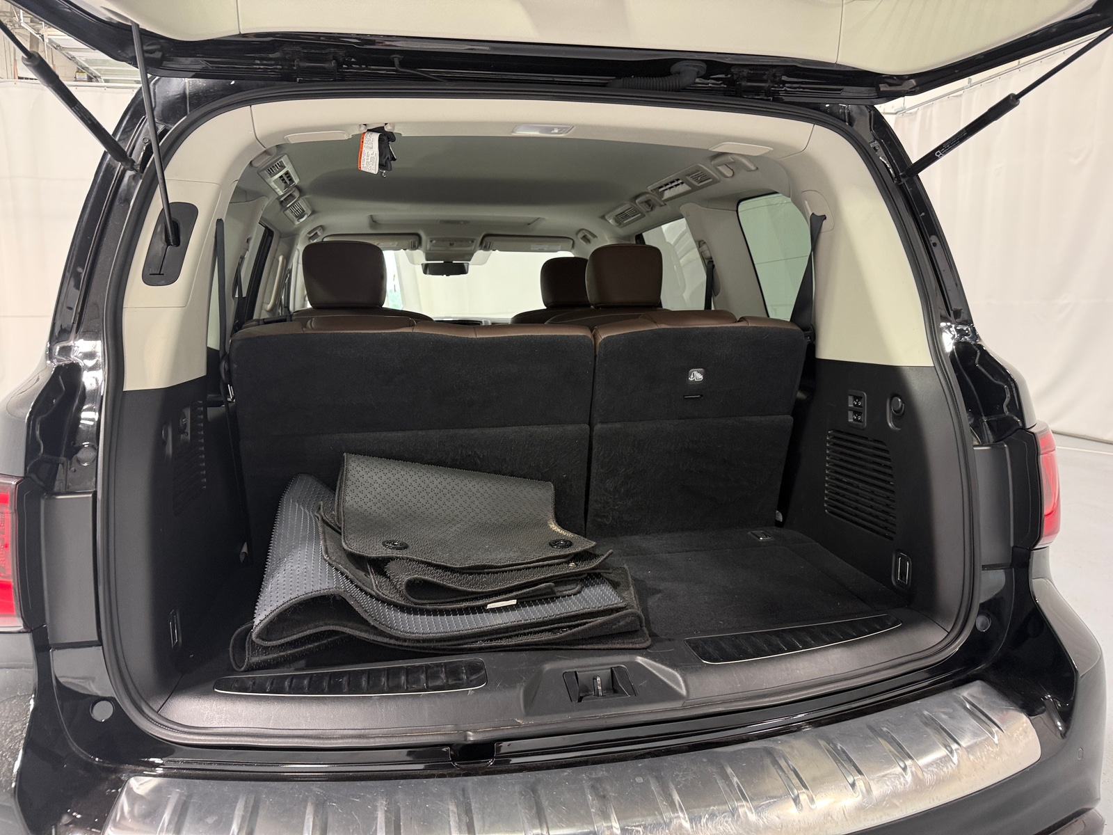 Thumbnail: 2021 INFINITI QX80 - 6