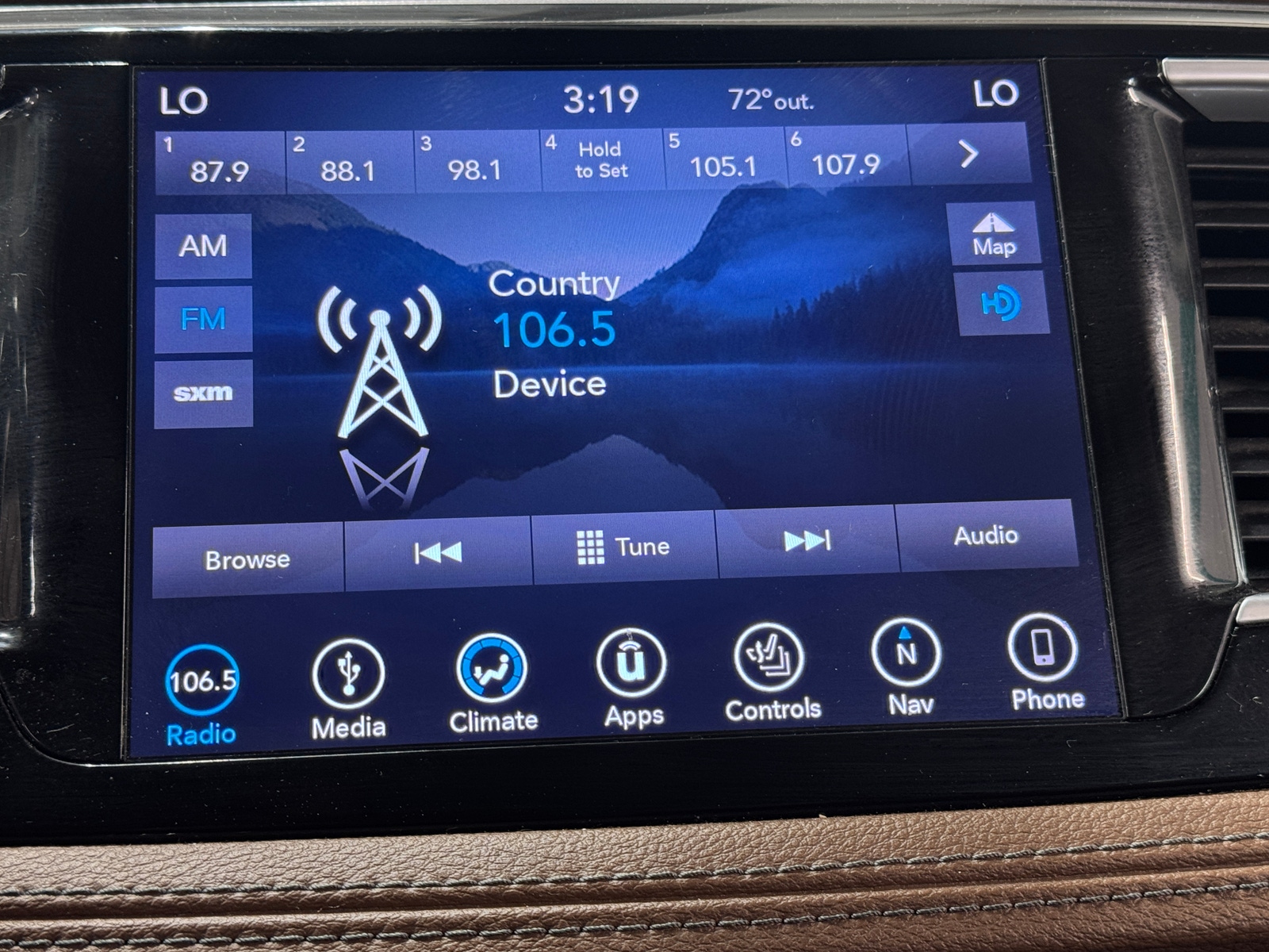 Thumbnail: 2019 Chrysler Pacifica - 3