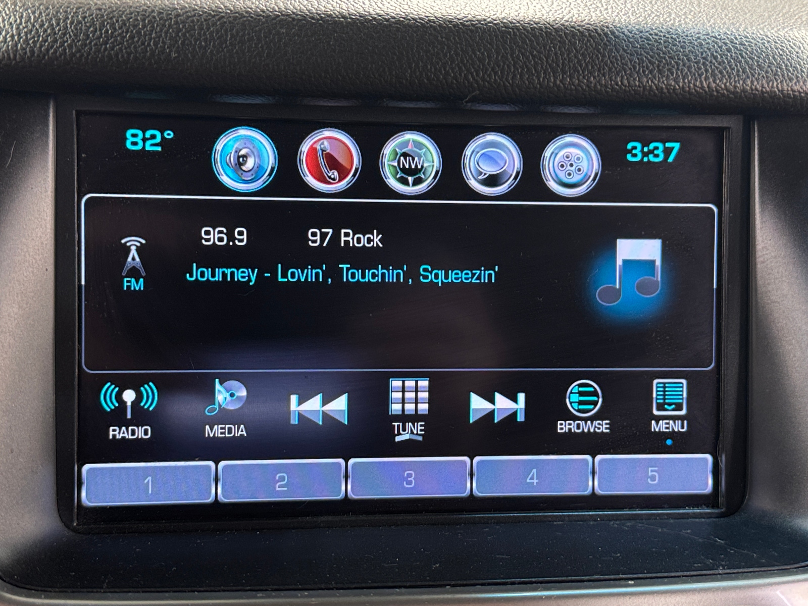 Thumbnail: 2017 Chevrolet Suburban - 3
