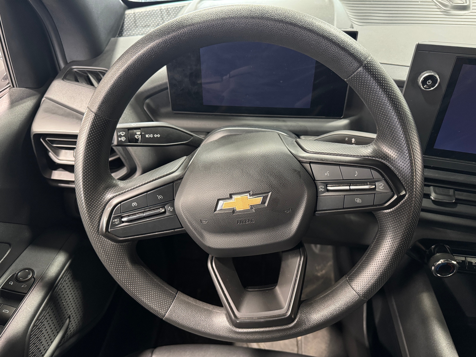 Thumbnail: 2024 Chevrolet Silverado EV - 4
