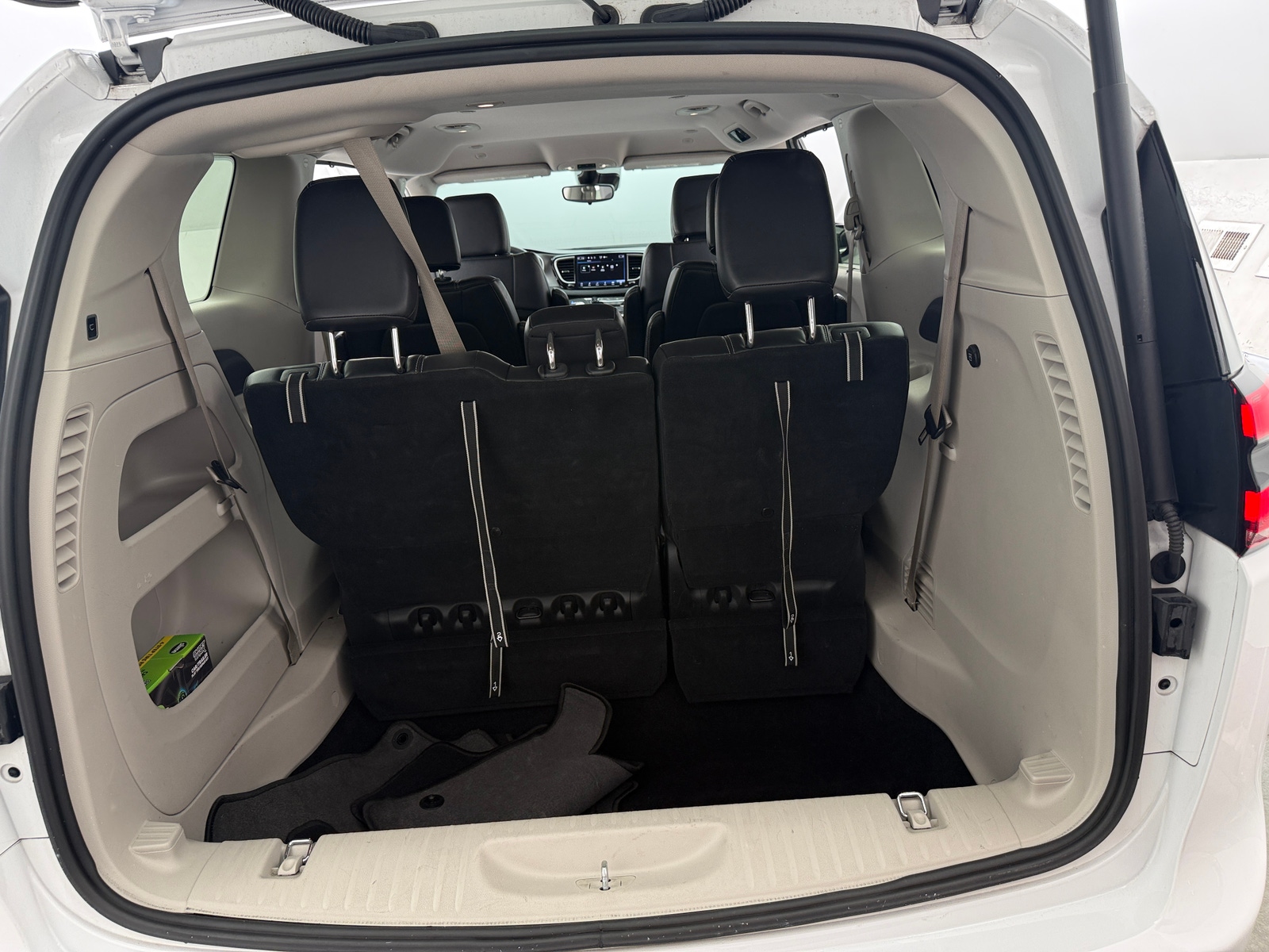 Thumbnail: 2024 Chrysler Pacifica - 6