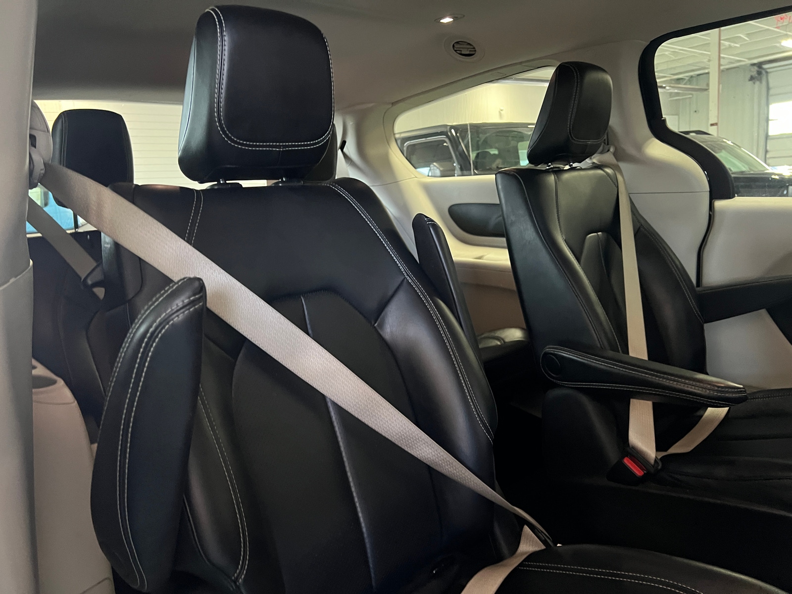Thumbnail: 2023 Chrysler Pacifica - 5