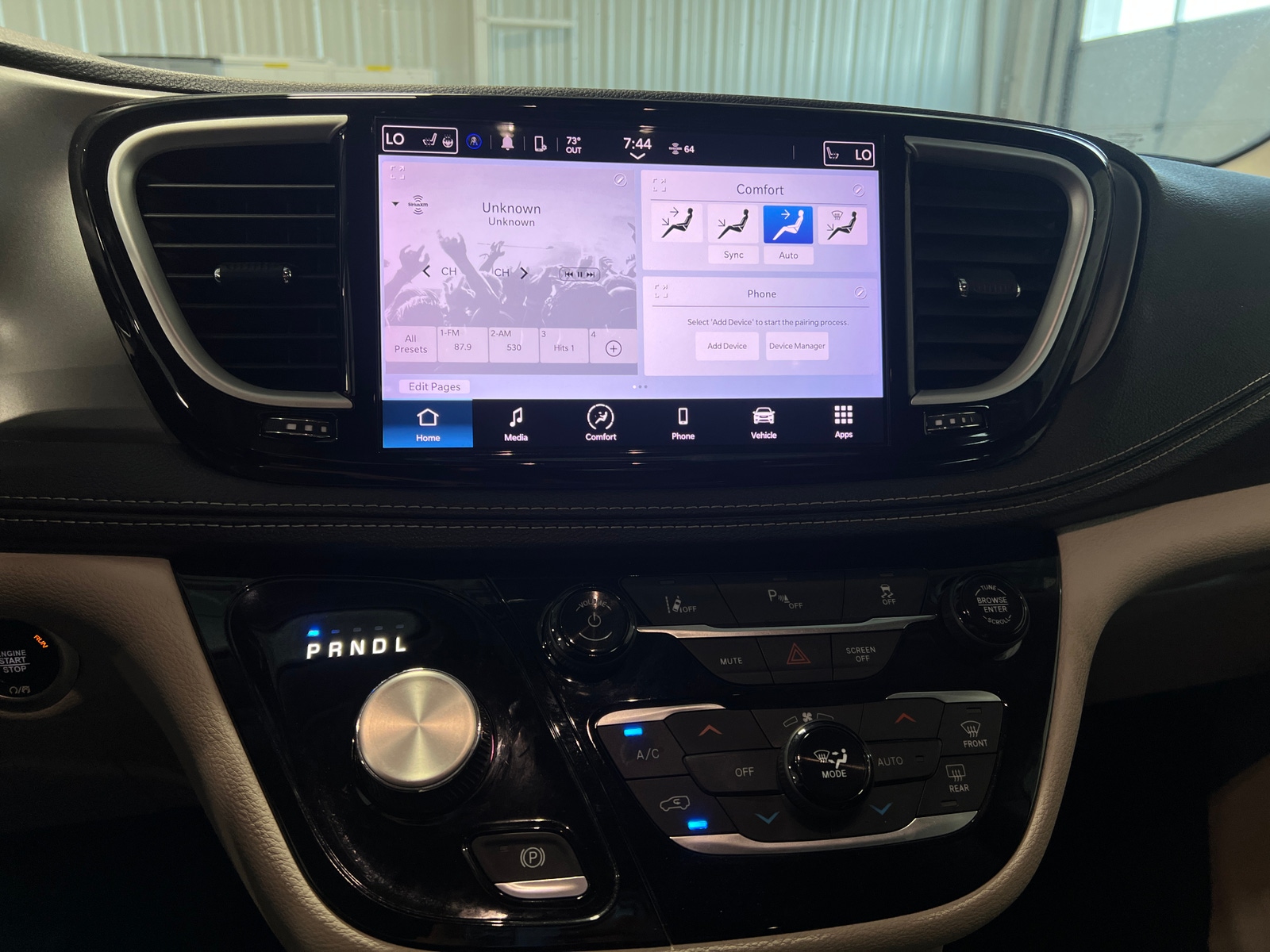 Thumbnail: 2023 Chrysler Pacifica - 3