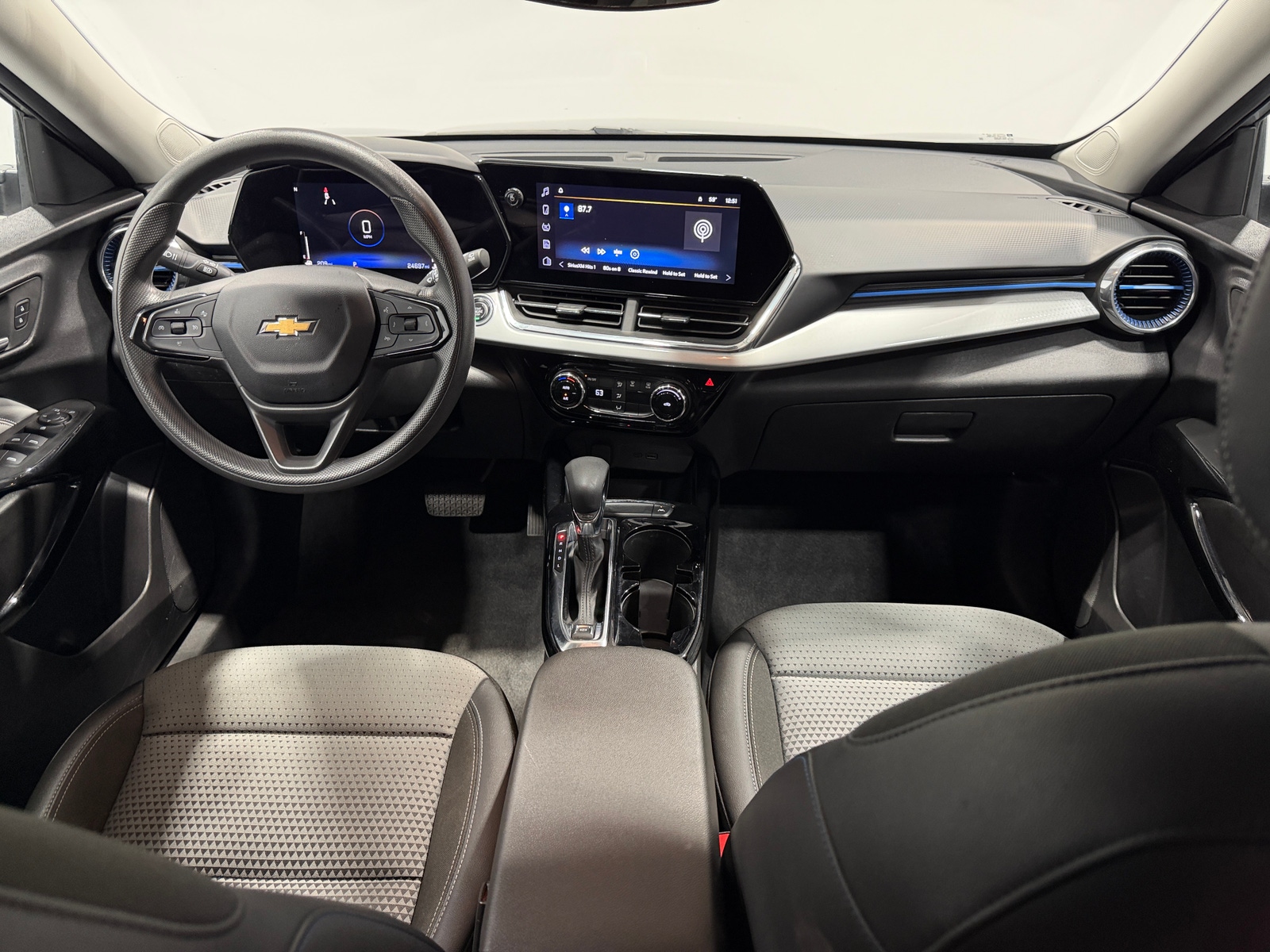Thumbnail: 2025 Chevrolet Trax - 3