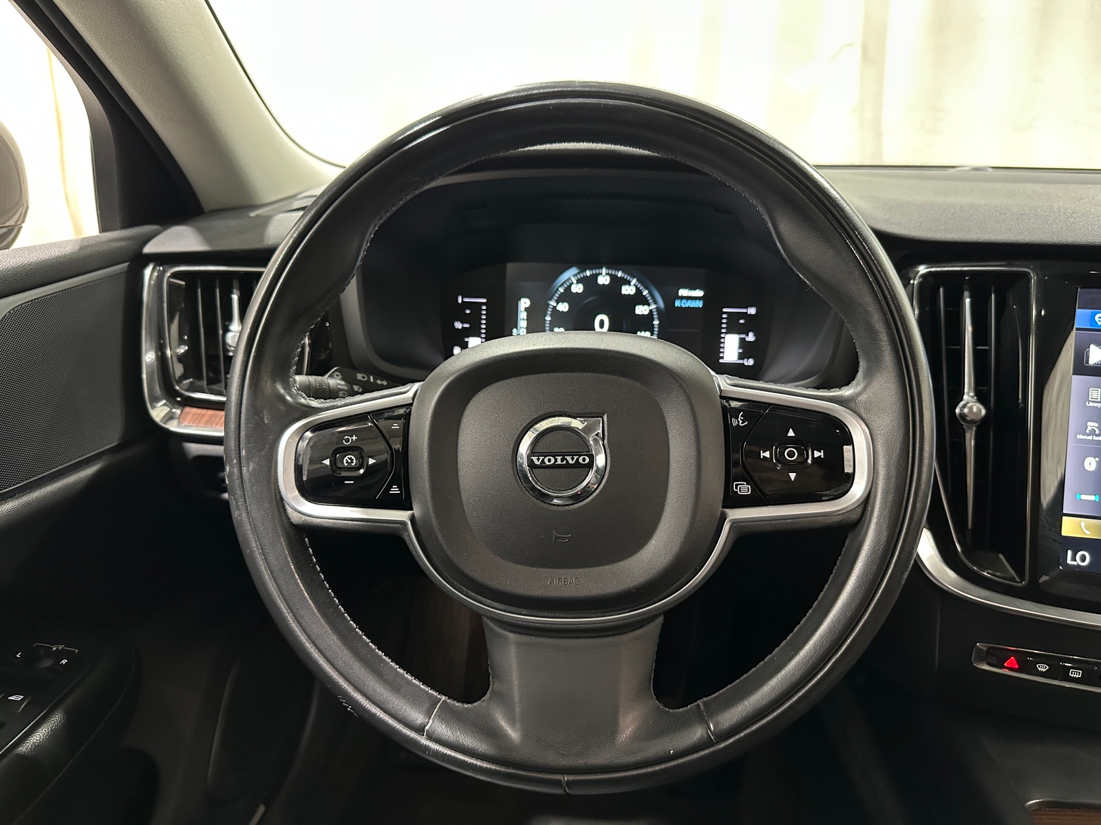Thumbnail: 2019 Volvo S60 - 4