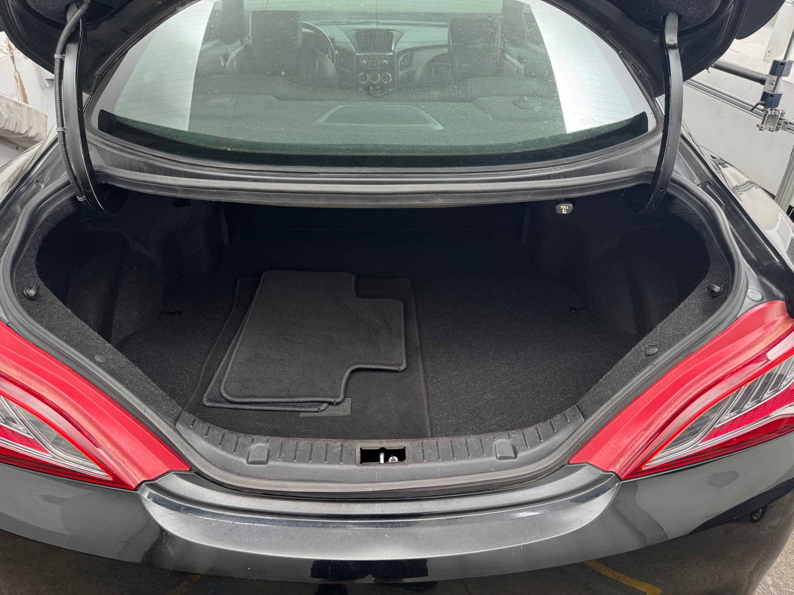 Thumbnail: 2013 Hyundai Genesis - 4