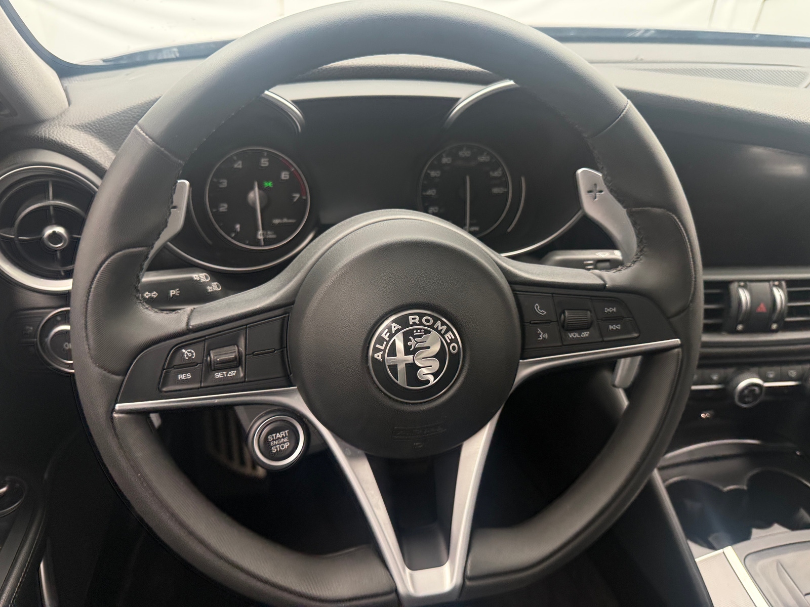 Thumbnail: 2019 Alfa Romeo Giulia - 4