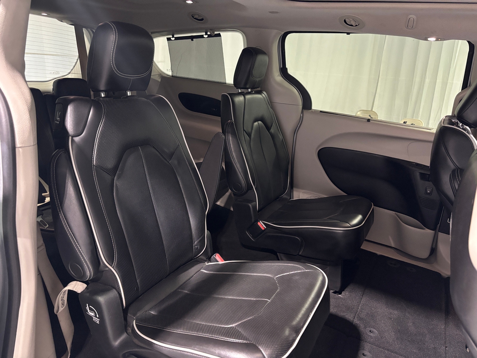 Thumbnail: 2022 Chrysler Pacifica - 5