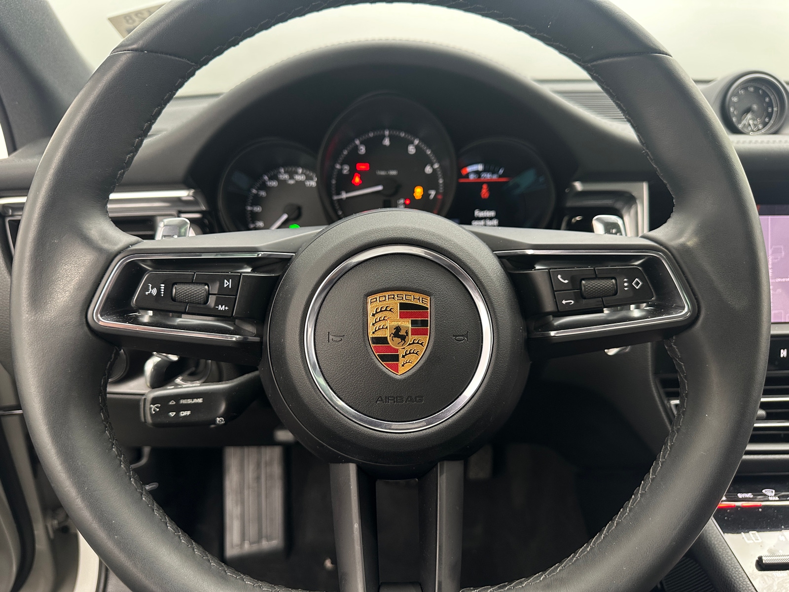 Thumbnail: 2022 Porsche Macan - 4