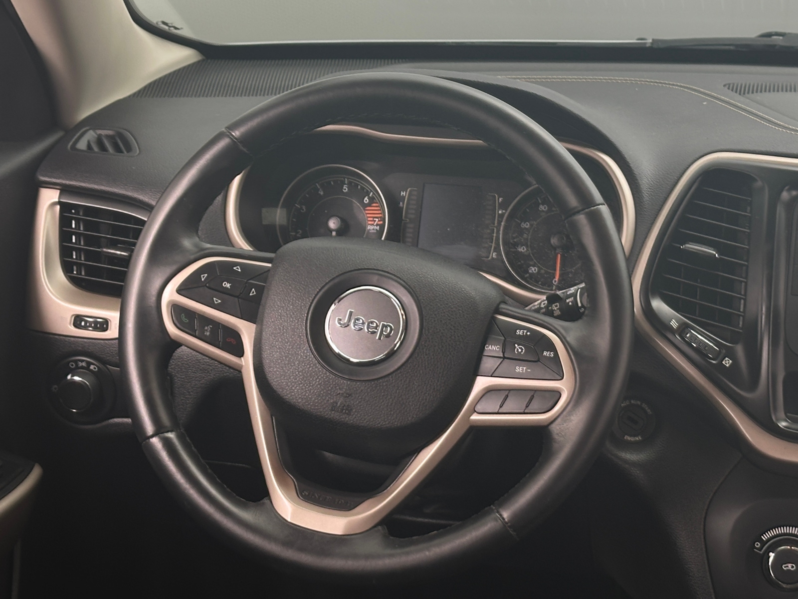 Thumbnail: 2017 Jeep Cherokee - 5