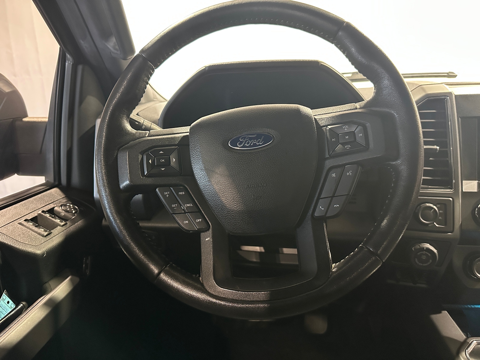 Thumbnail: 2019 Ford Econoline - 5