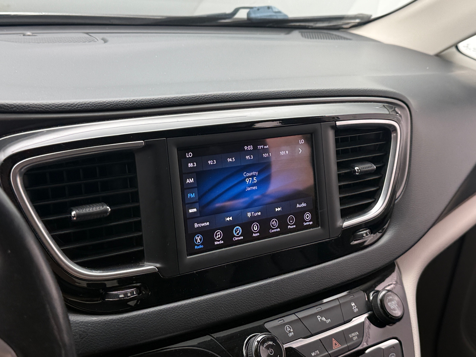 Thumbnail: 2020 Chrysler Pacifica - 4