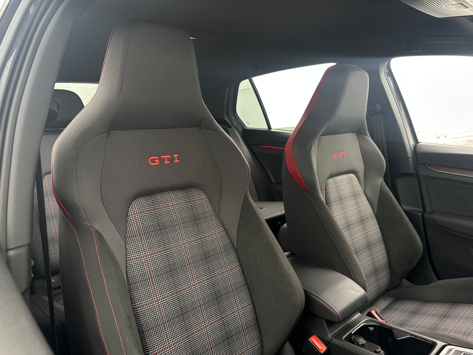 Thumbnail: 2025 Volkswagen Golf - 2