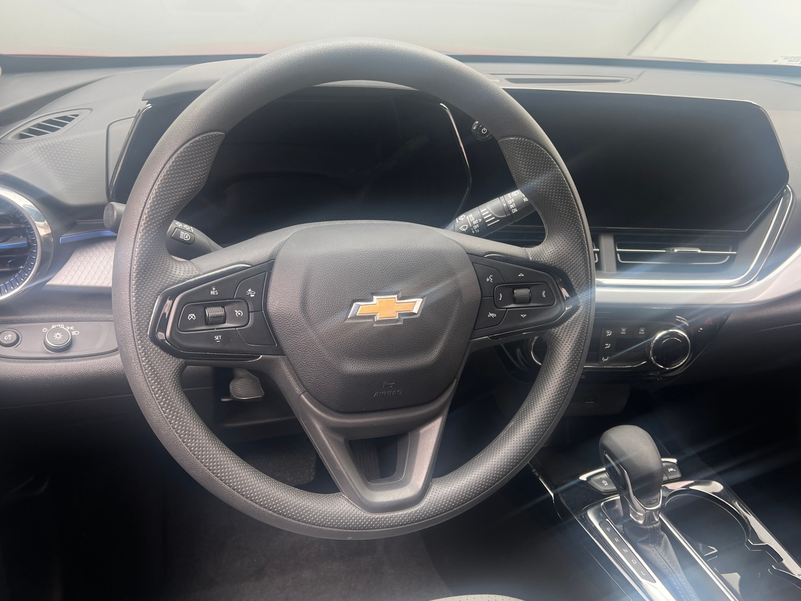 Thumbnail: 2025 Chevrolet Trax - 5