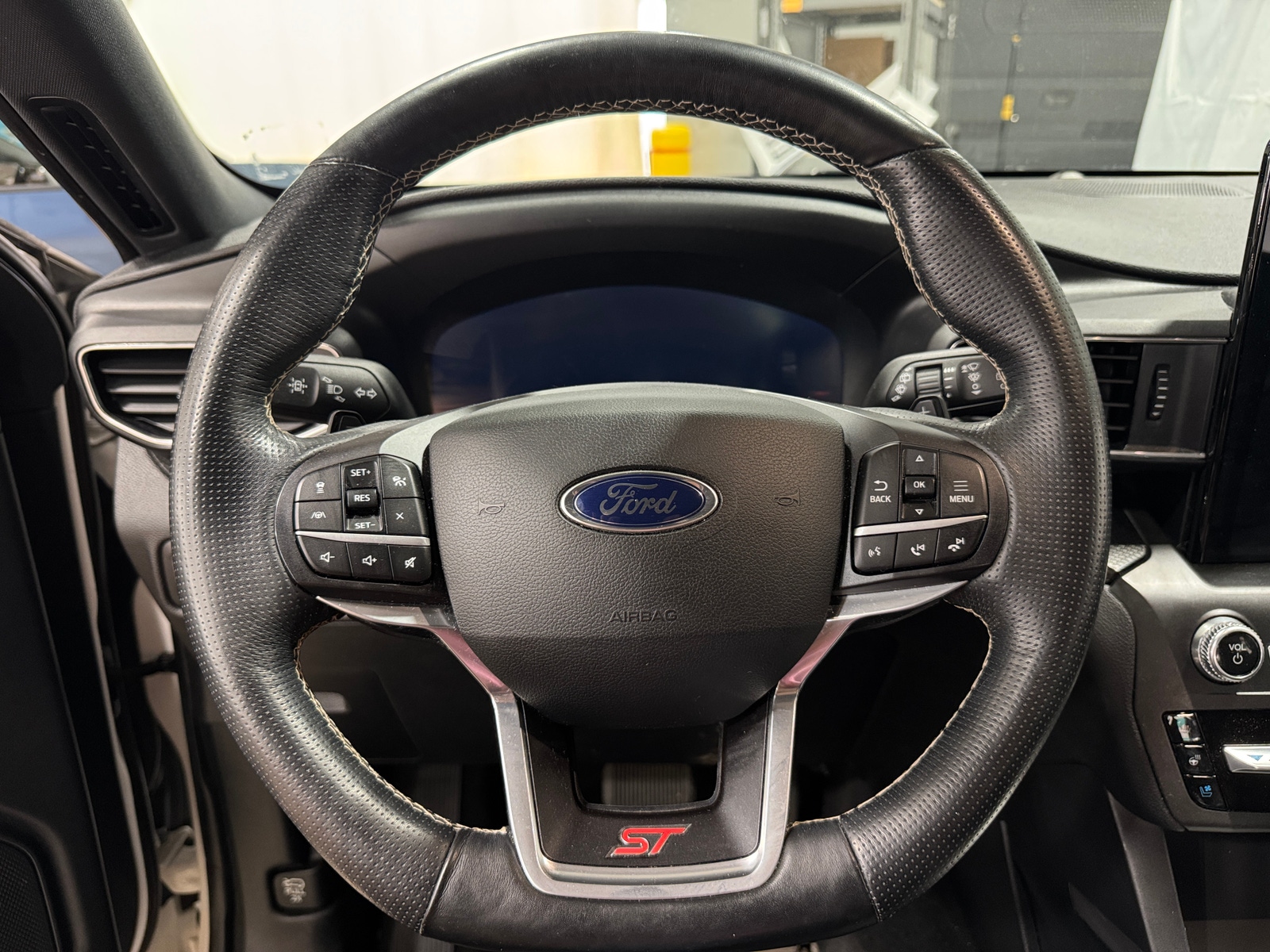 Thumbnail: 2020 Ford Explorer - 4