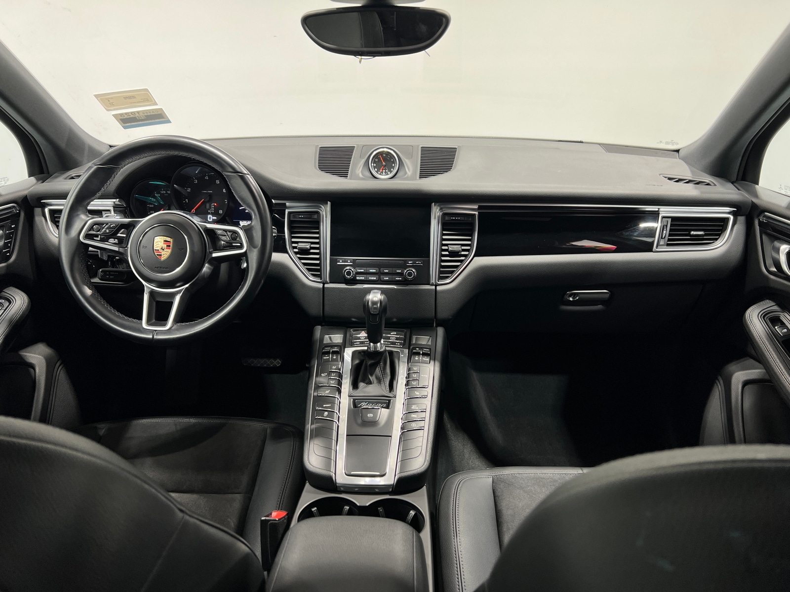 Thumbnail: 2017 Porsche Macan - 3