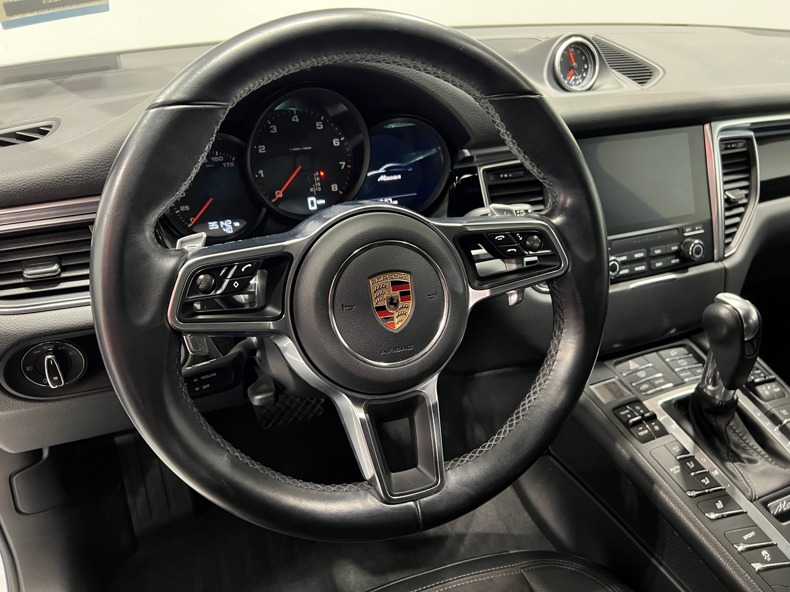 Thumbnail: 2017 Porsche Macan - 5