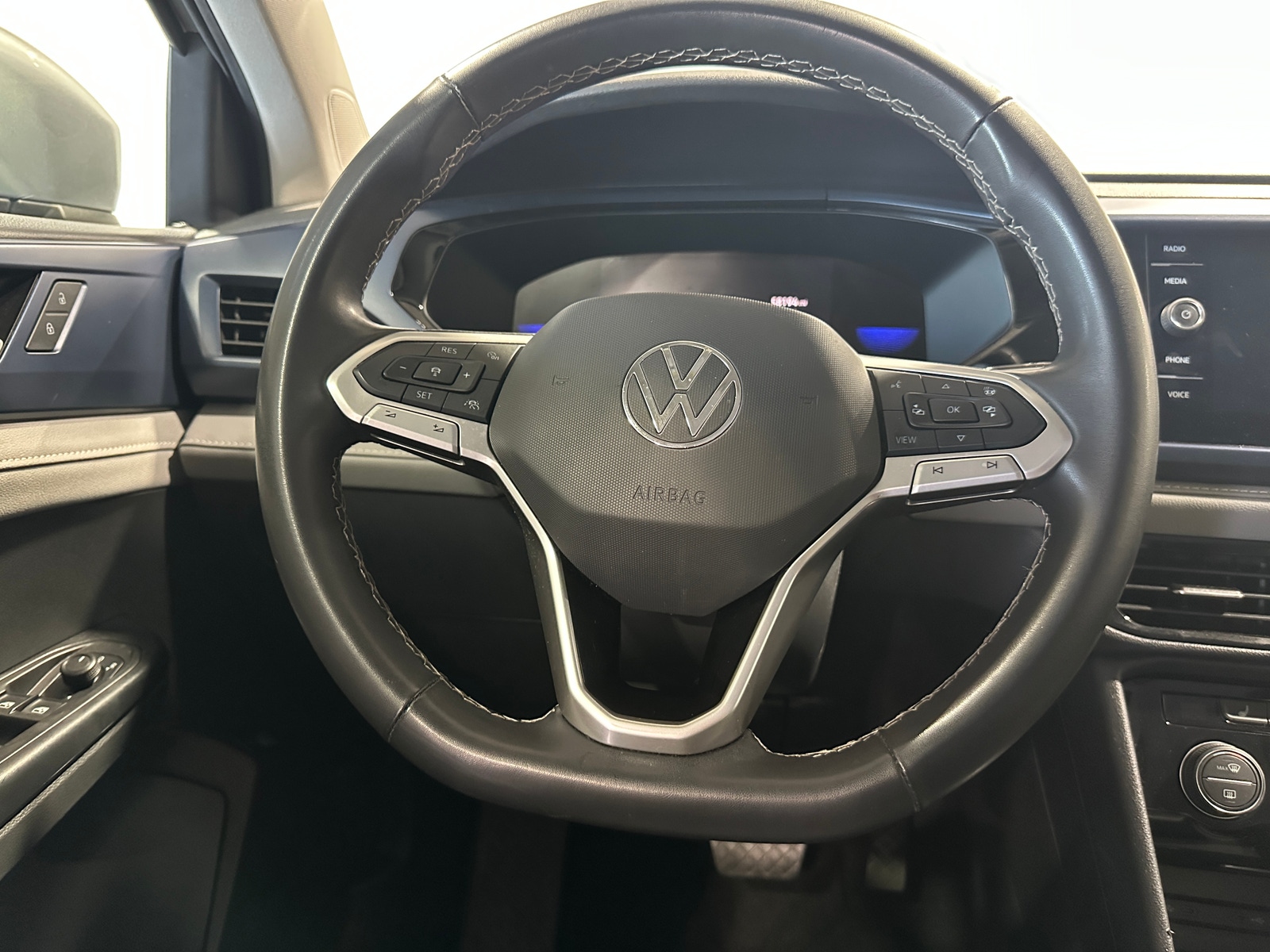 Thumbnail: 2024 Volkswagen Taos - 4