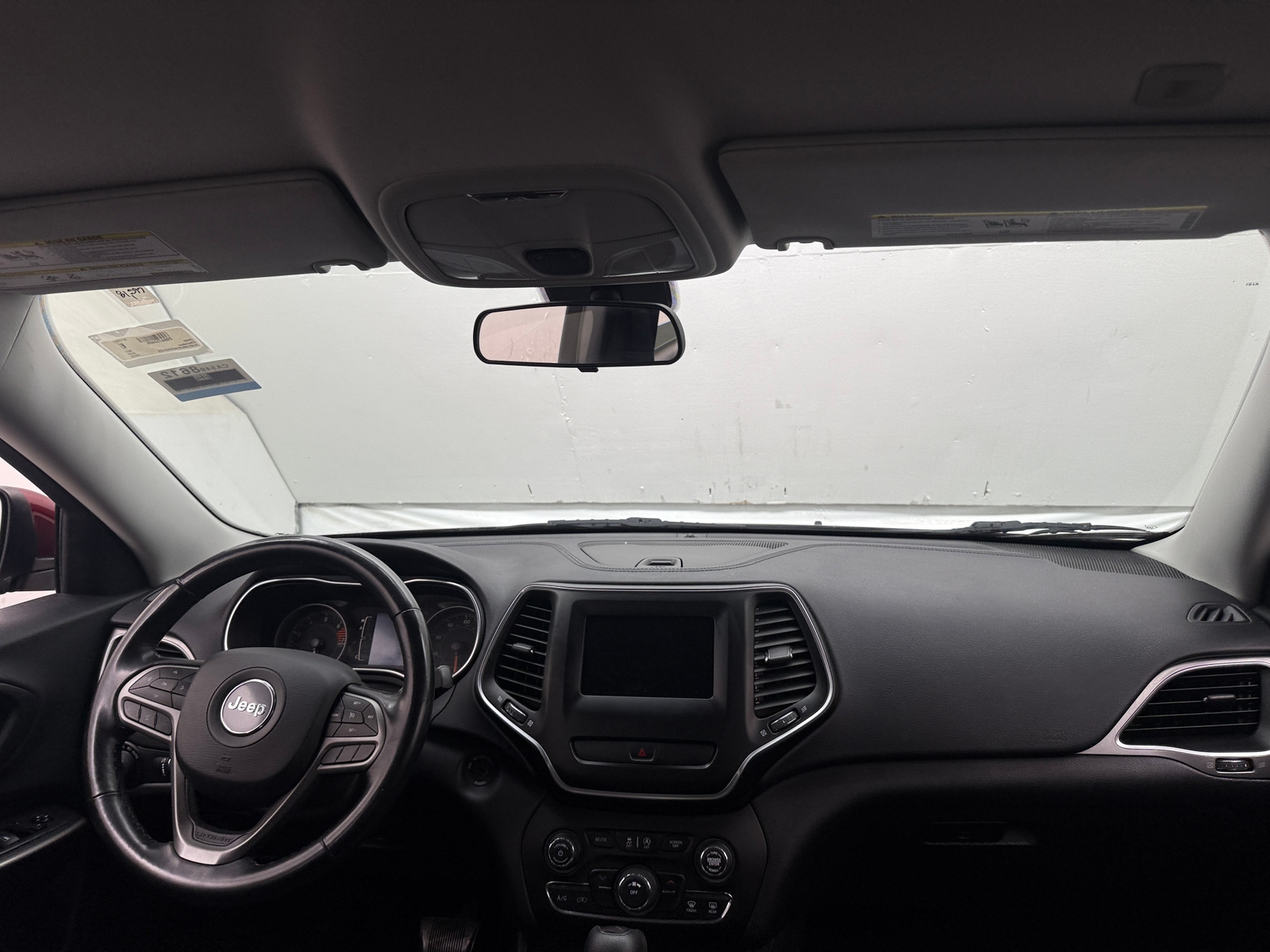 Thumbnail: 2019 Jeep Cherokee - 3