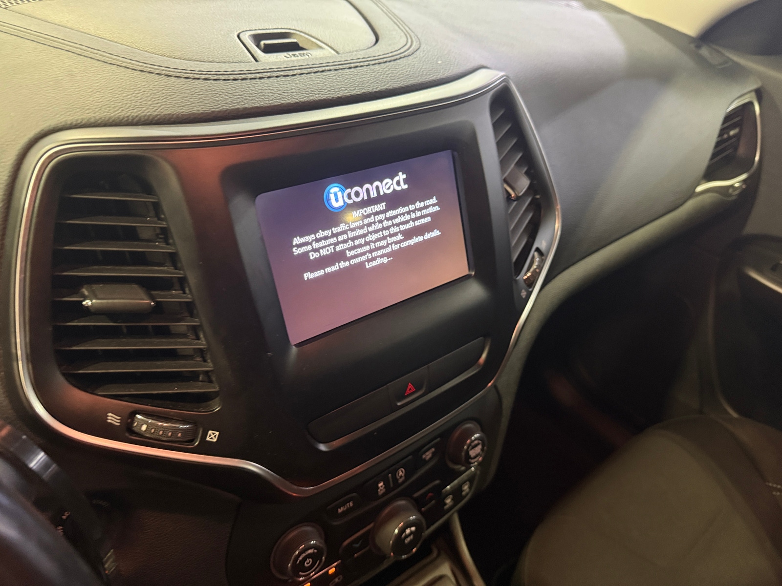 Thumbnail: 2019 Jeep Cherokee - 4