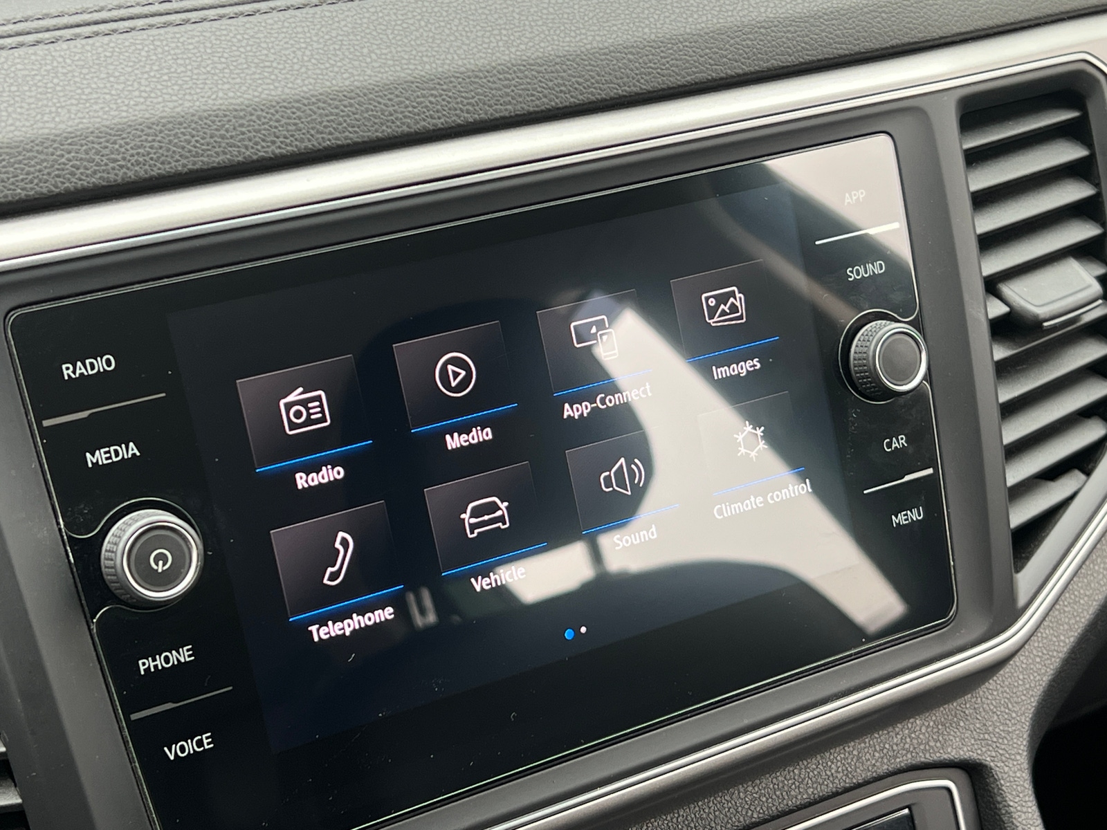 Thumbnail: 2019 Volkswagen Atlas - 3