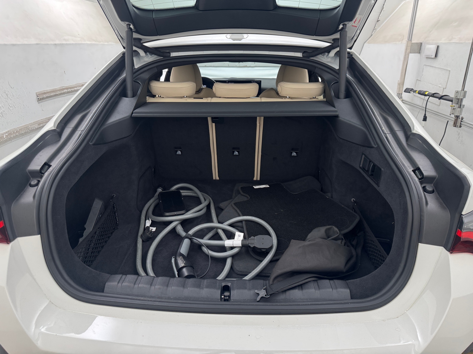 Thumbnail: 2023 BMW i4 - 6