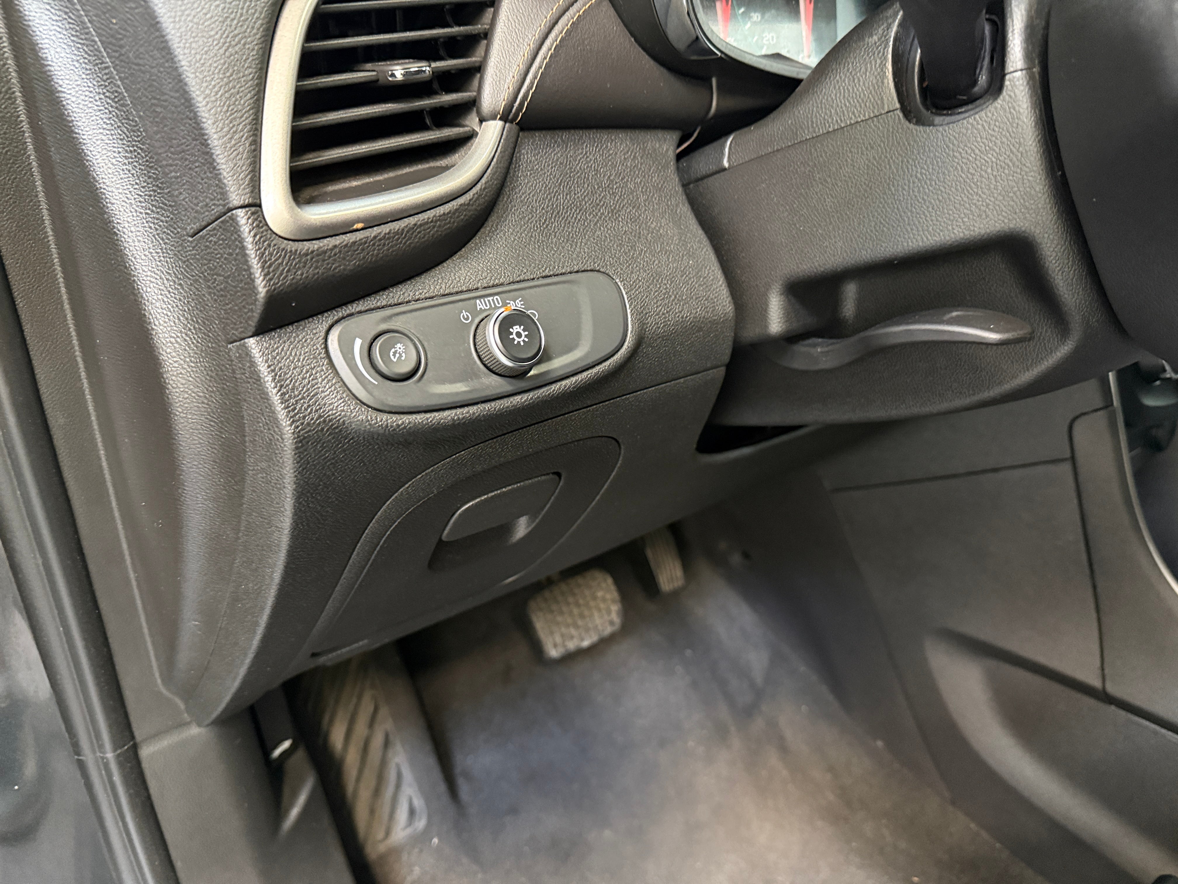 Used 2018 Chevrolet Trax LT with VIN 3GNCJLSB9JL264744 for sale in Colonial Heights, VA