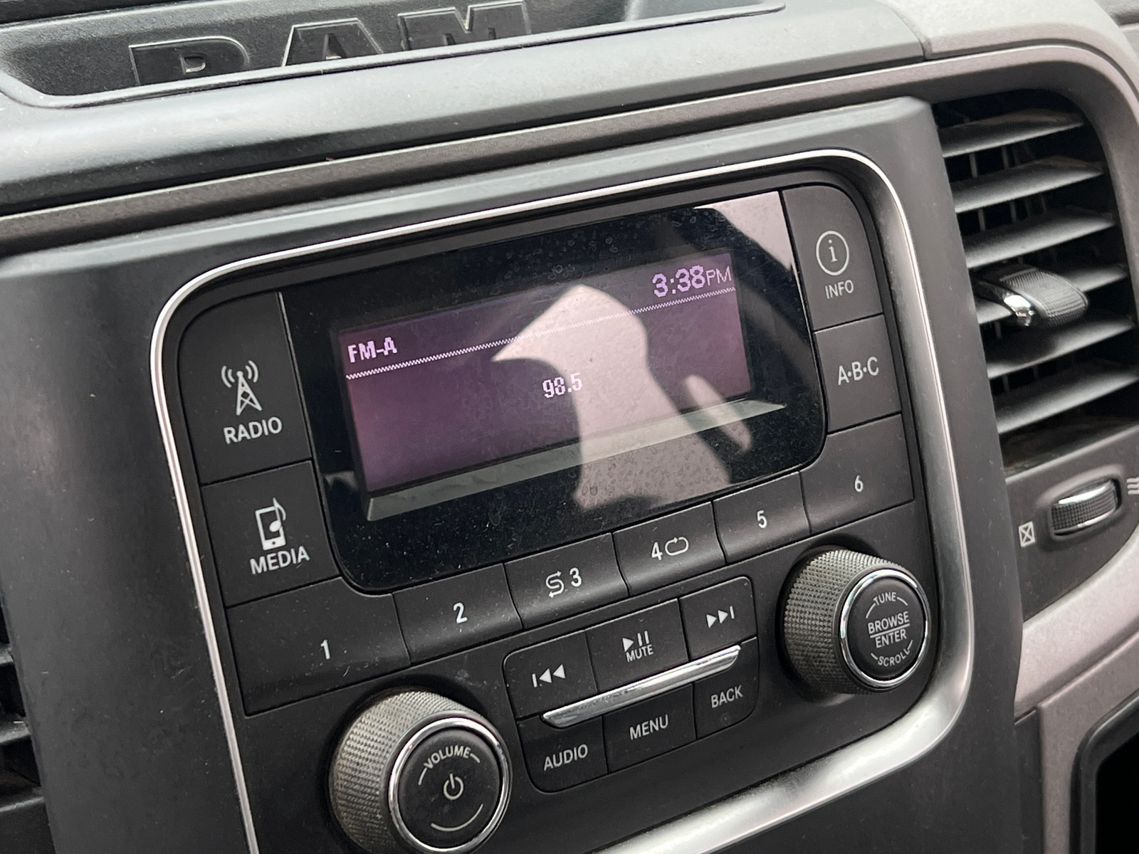 Thumbnail: 2019 RAM 1500 Classic - 4