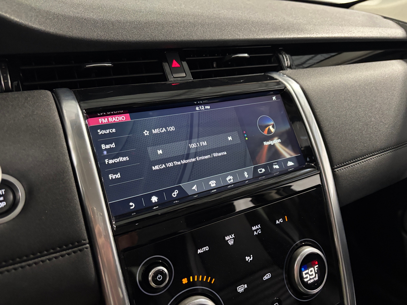 Thumbnail: 2020 Land Rover Discovery Sport - 3