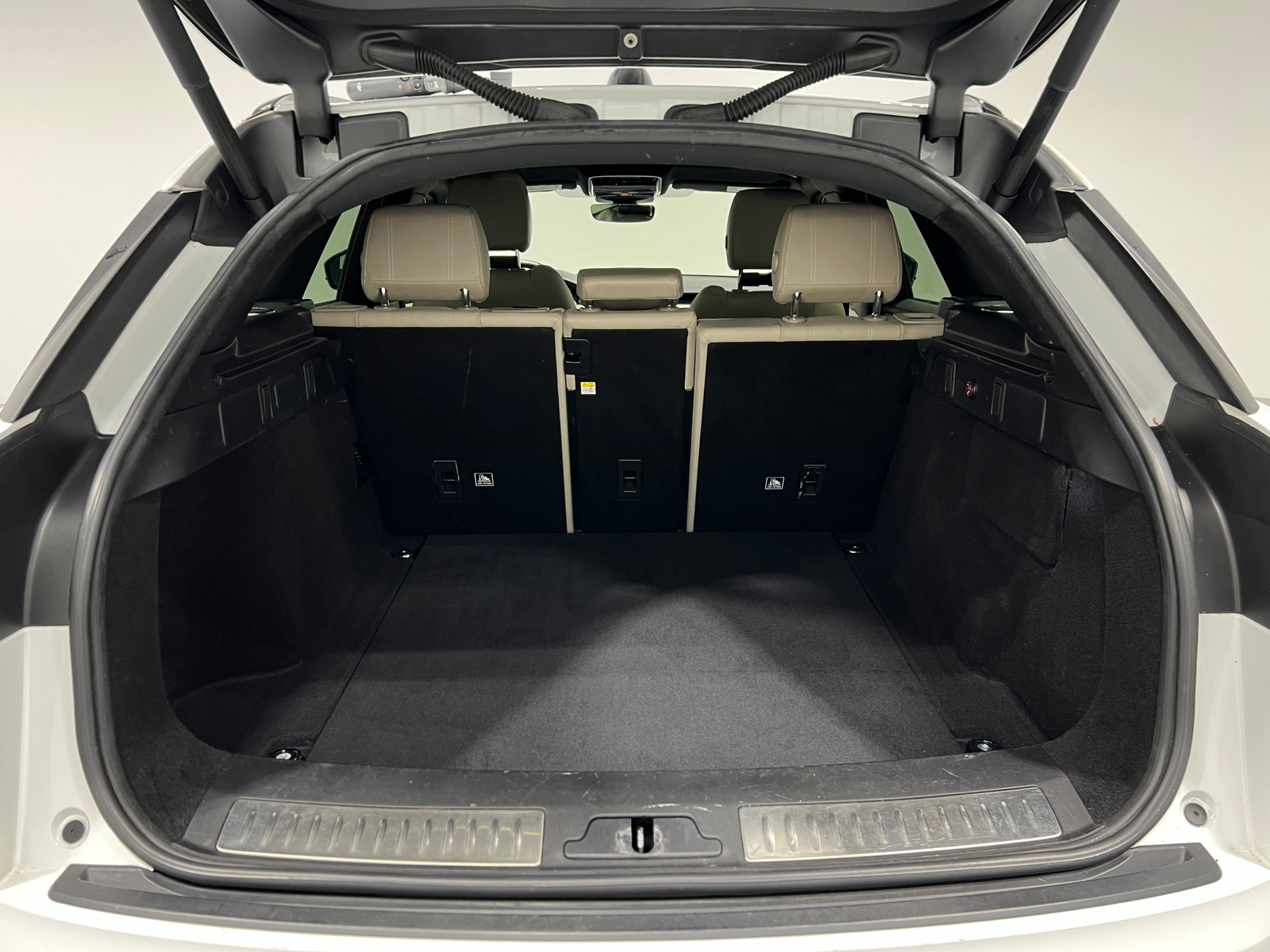 Thumbnail: 2019 Land Rover Range Rover Velar - 6