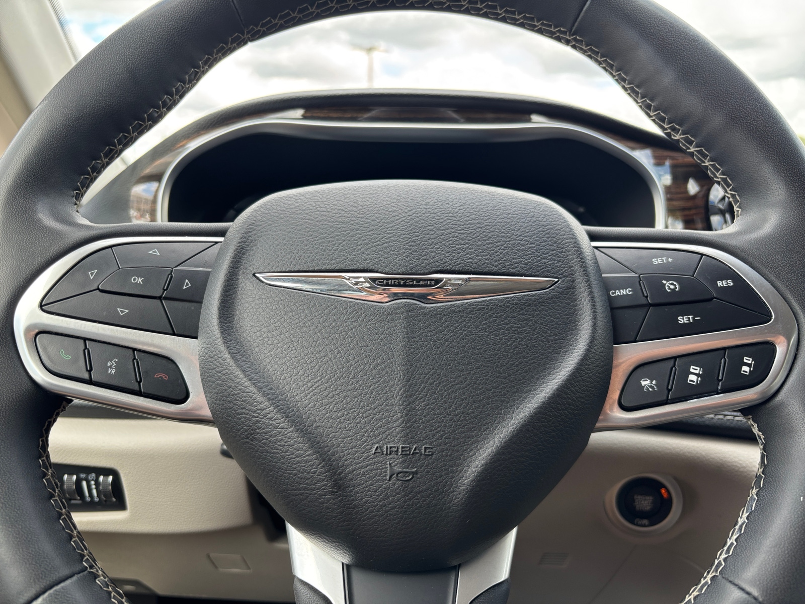 Thumbnail: 2022 Chrysler Pacifica - 5