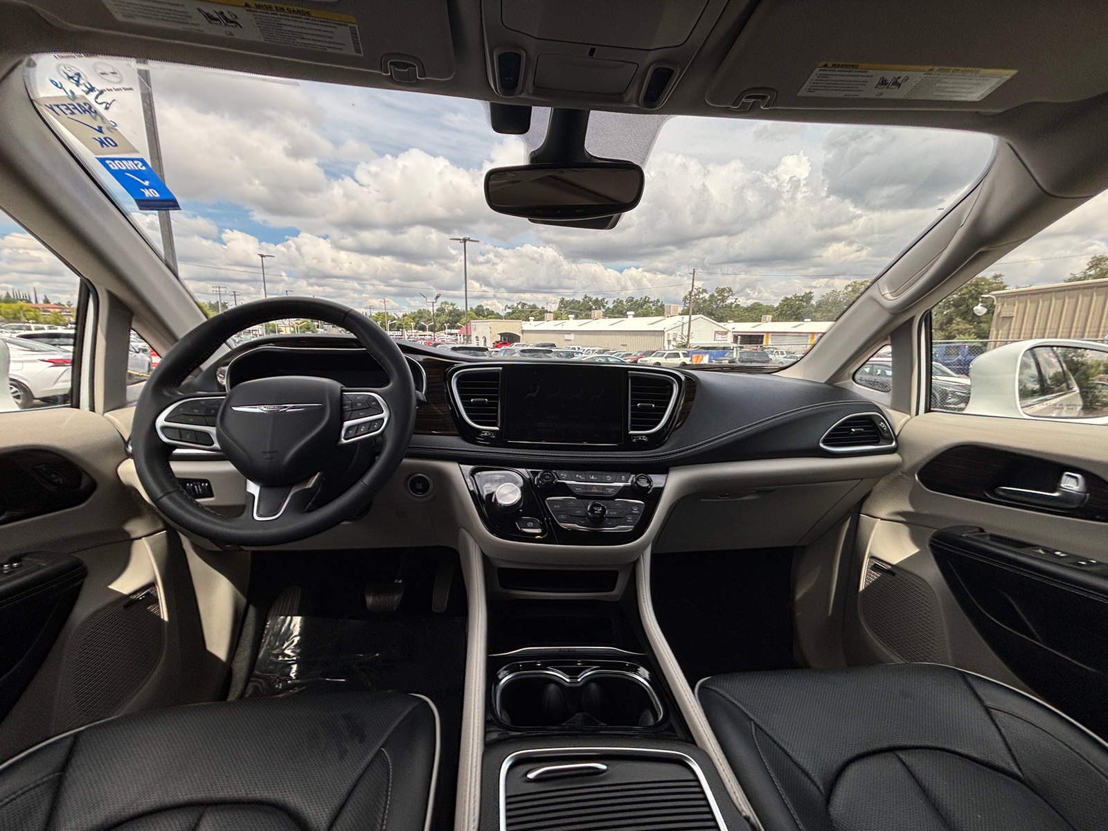 Thumbnail: 2022 Chrysler Pacifica - 3