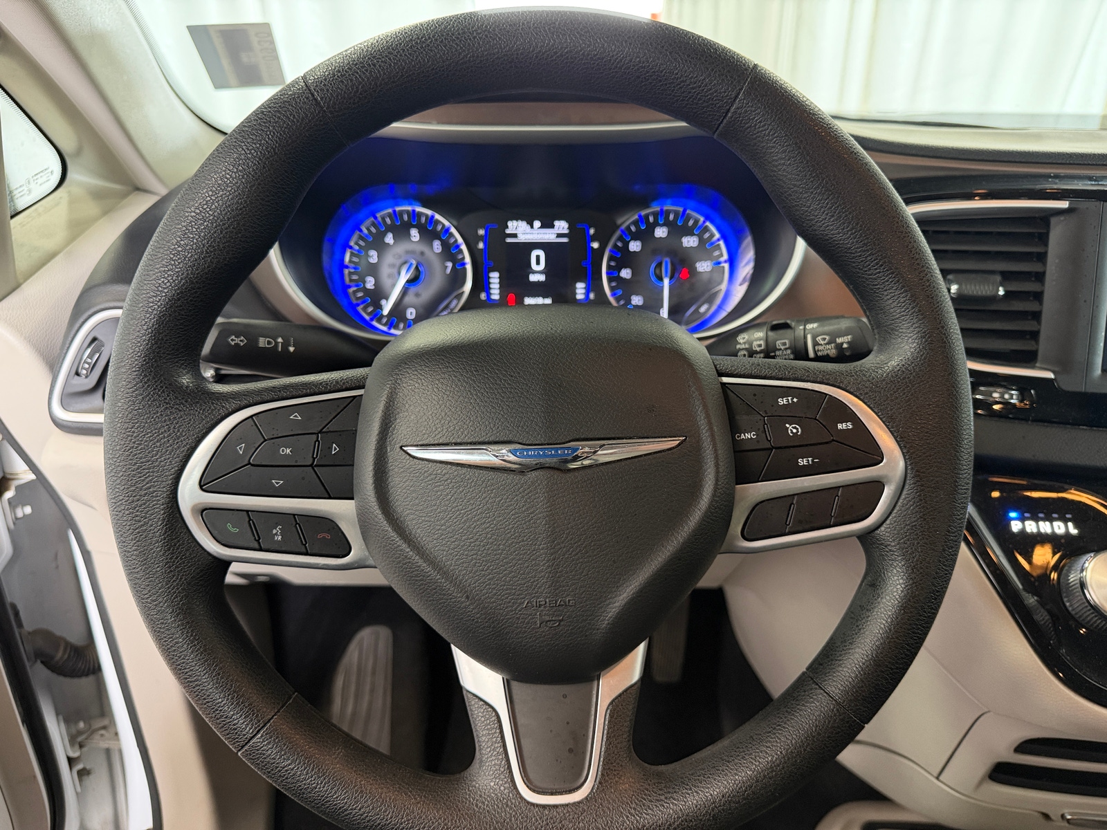 Thumbnail: 2021 Chrysler Voyager - 5