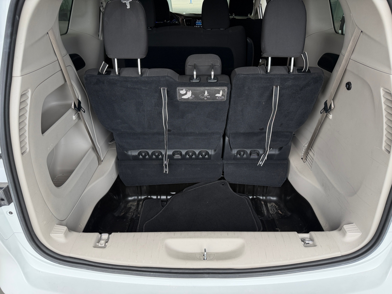 Thumbnail: 2021 Chrysler Voyager - 7