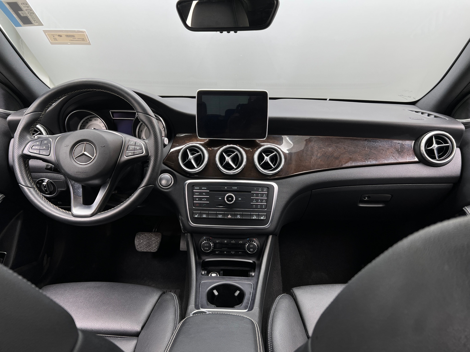 Thumbnail: 2016 Mercedes-Benz GLA - 2