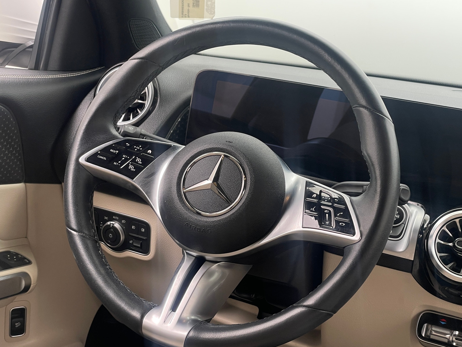 Thumbnail: 2024 Mercedes-Benz GLB - 4
