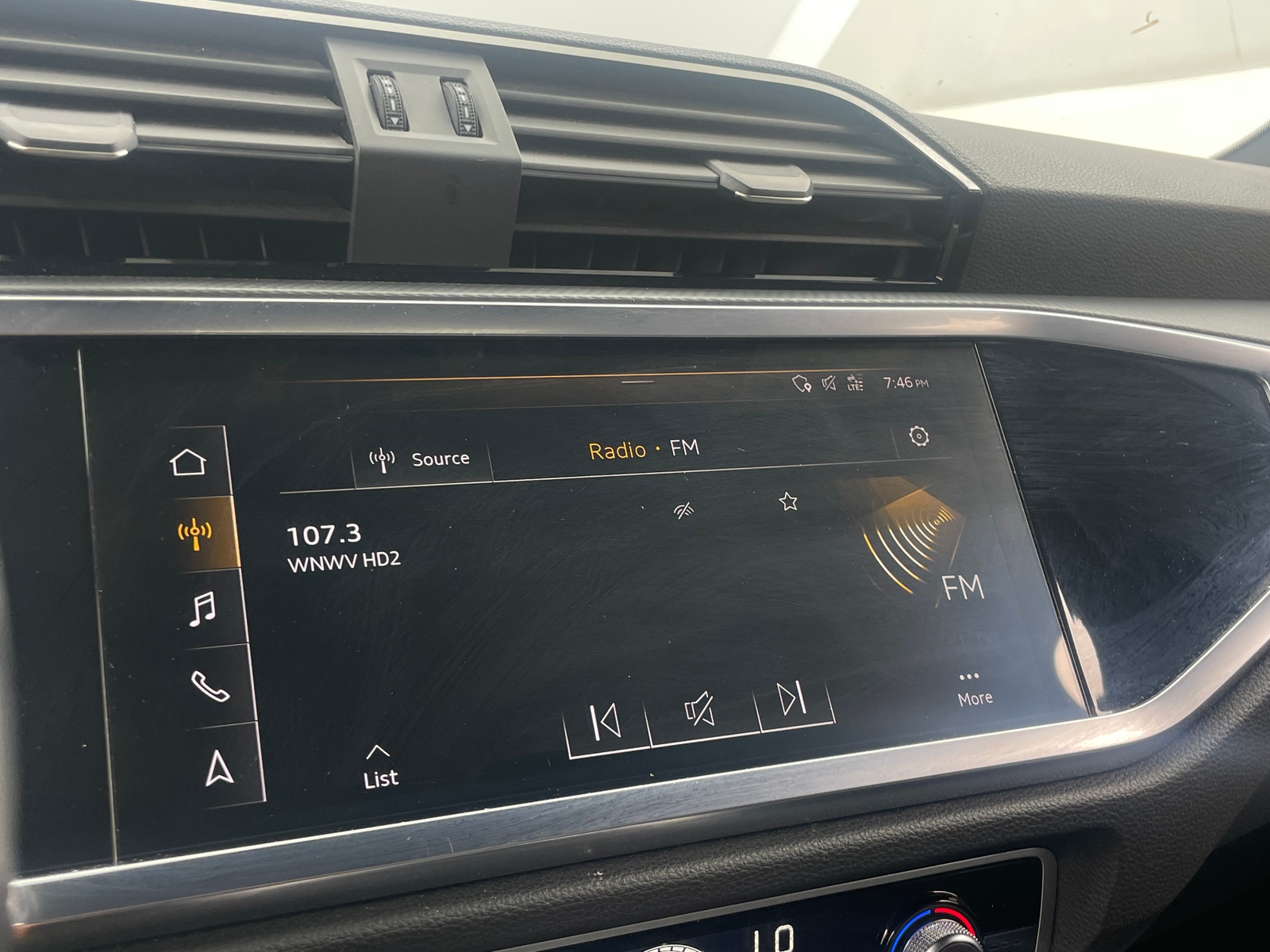 Thumbnail: 2019 Audi Q3 - 3