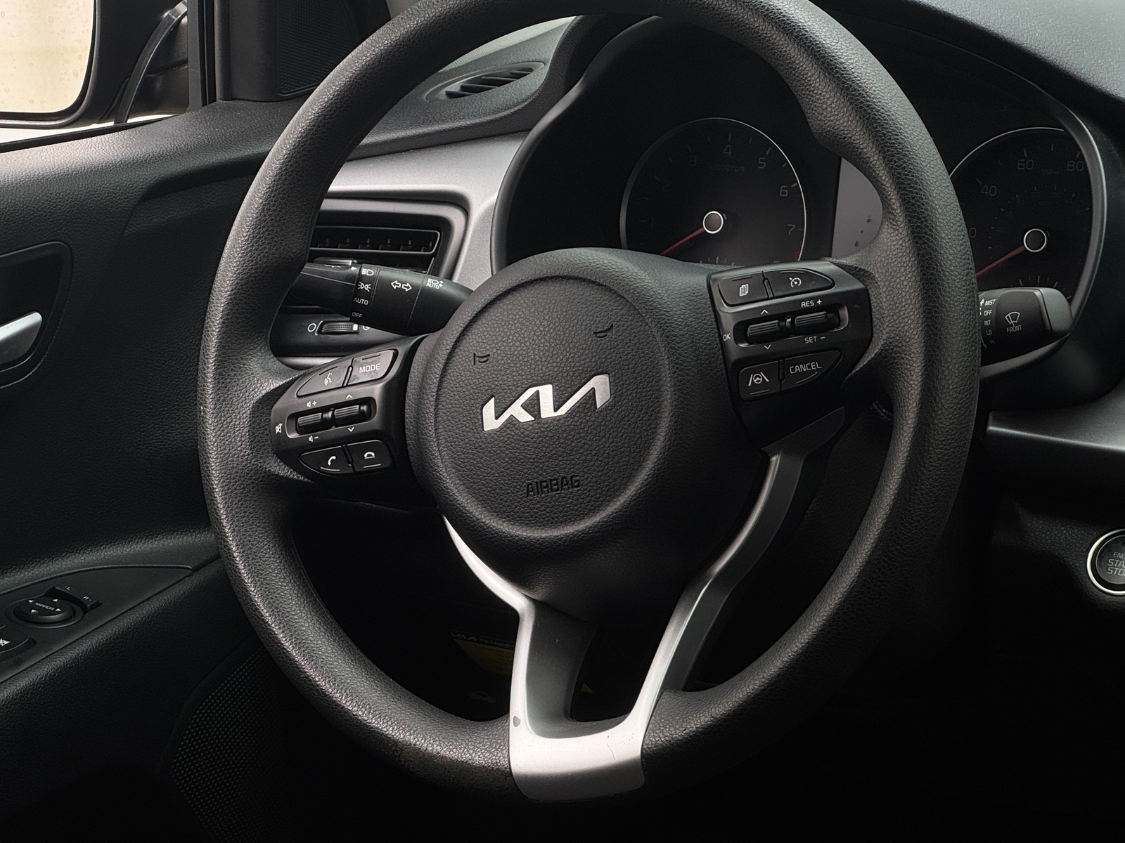 Thumbnail: 2023 Kia Rio - 5