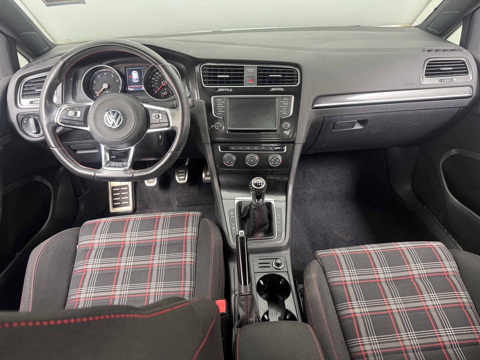 Thumbnail: 2017 Volkswagen Golf - 3