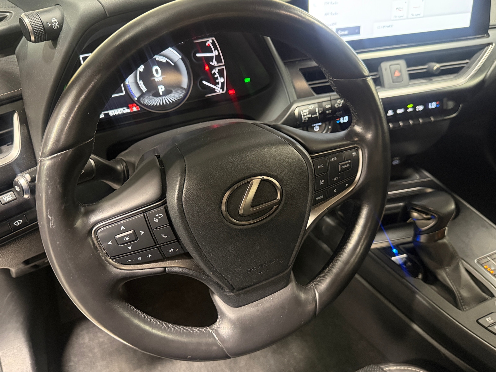 Thumbnail: 2023 Lexus UX - 4