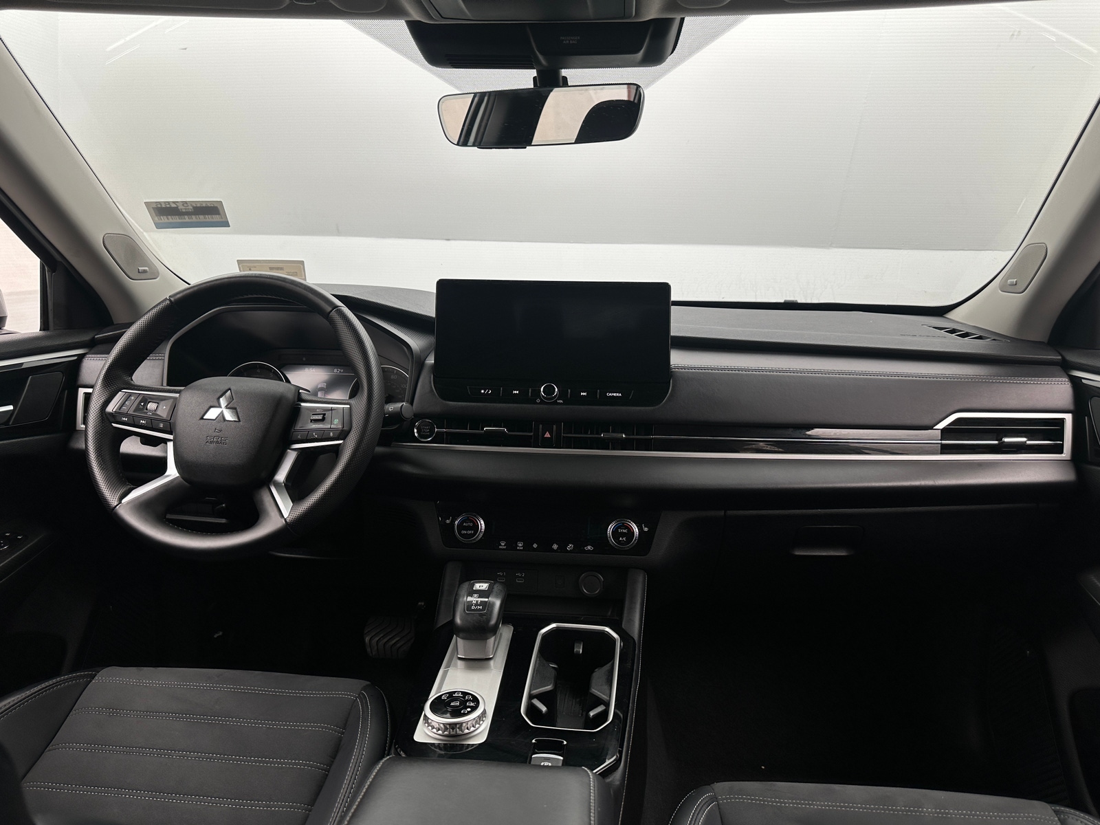 Thumbnail: 2025 Mitsubishi Outlander - 2