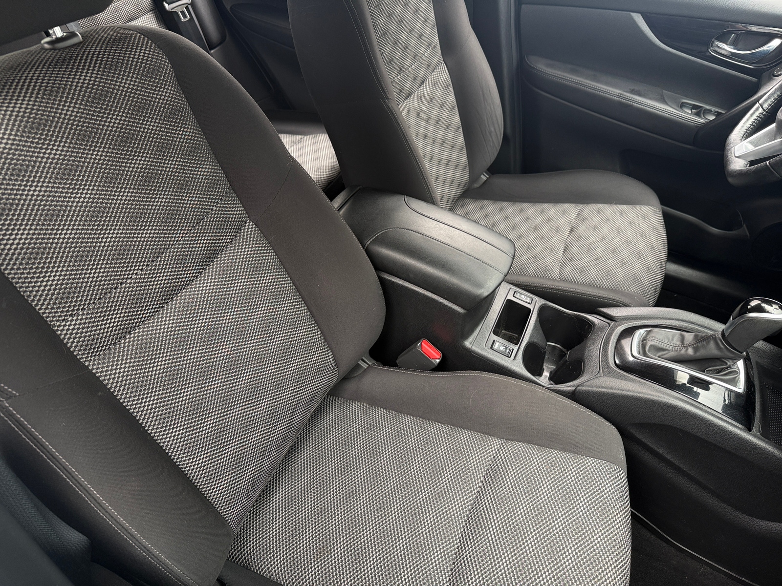 Thumbnail: 2020 Nissan Rogue Sport - 2